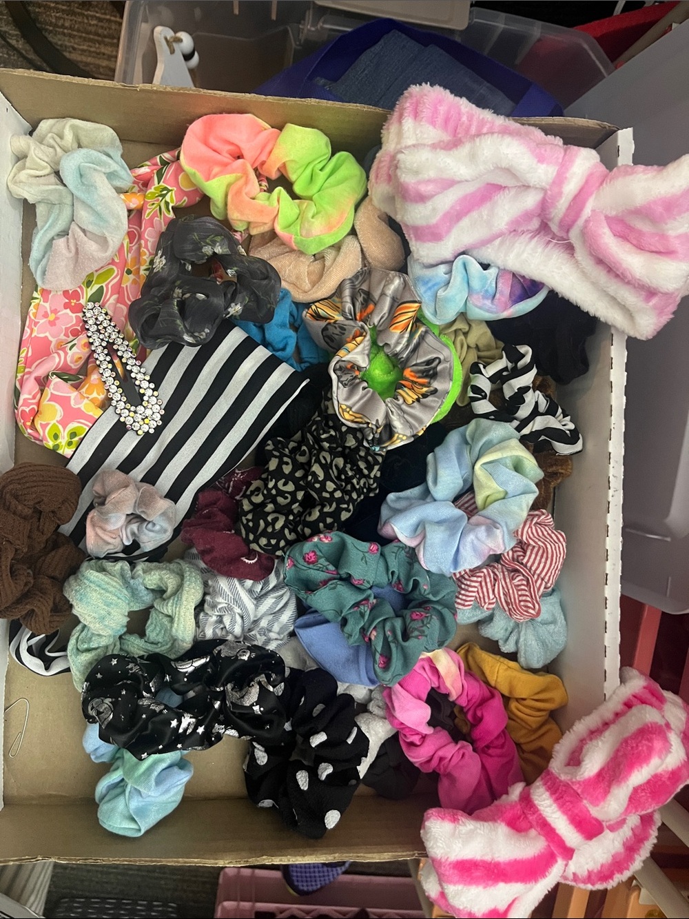 40 pc Kids Assorted Hair Scrunchie and Bow Set - Multicolor 057